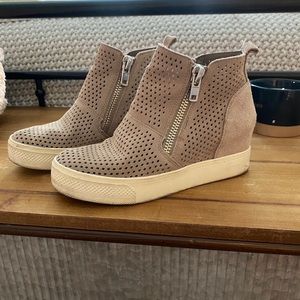 Sneaker wedges
